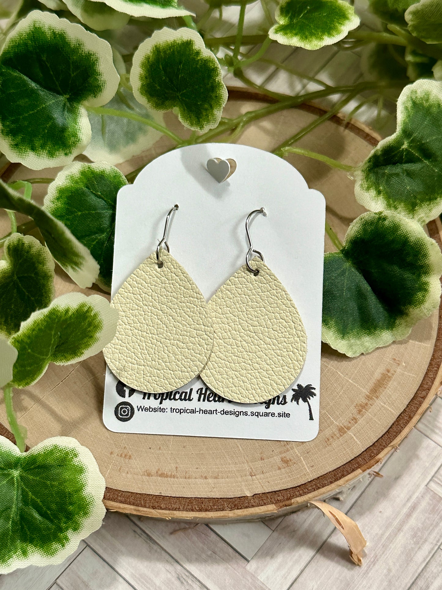 Small Teardrop Earrings - Ivory