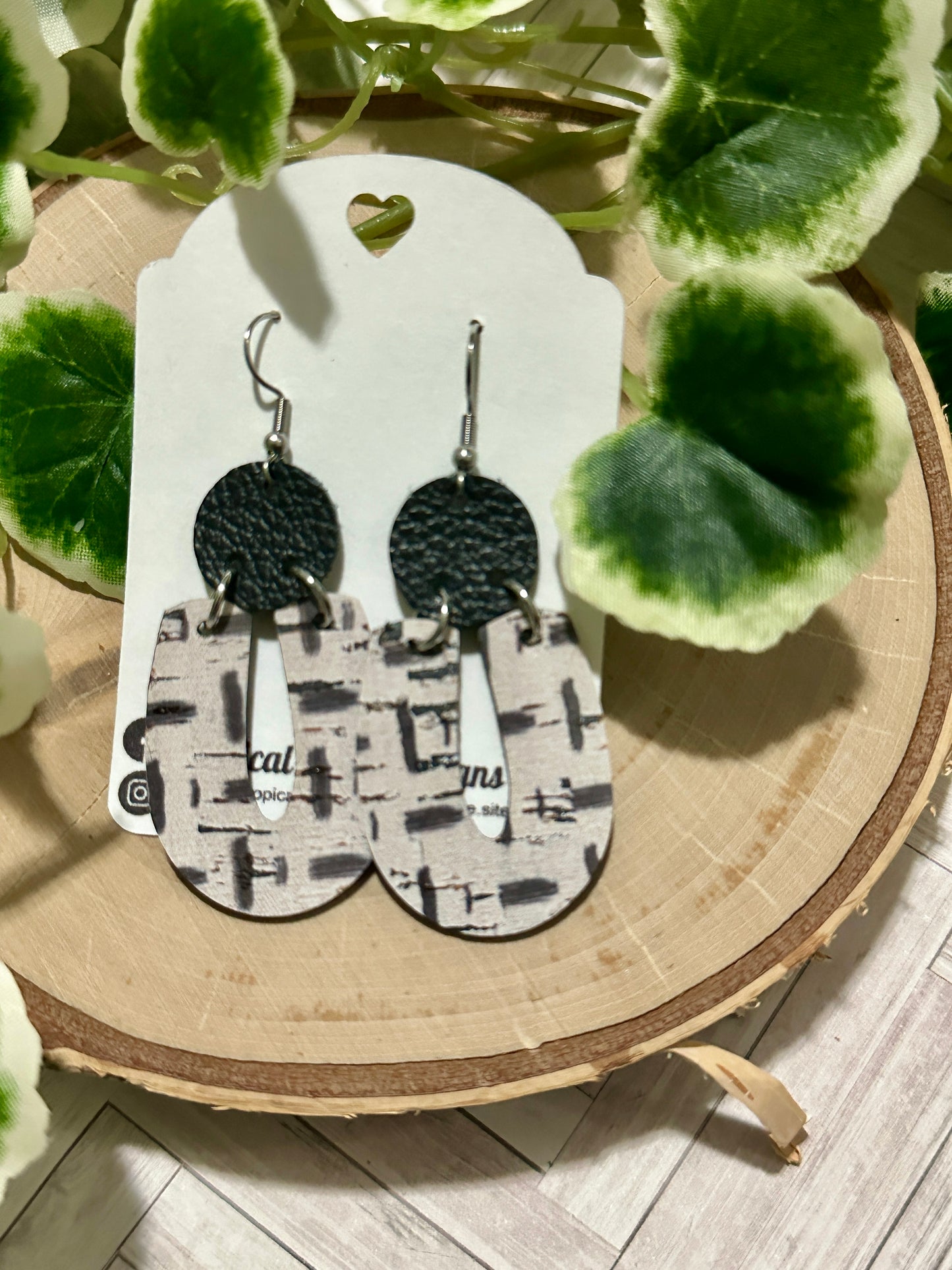 "U" Earrings - Grey Dashes