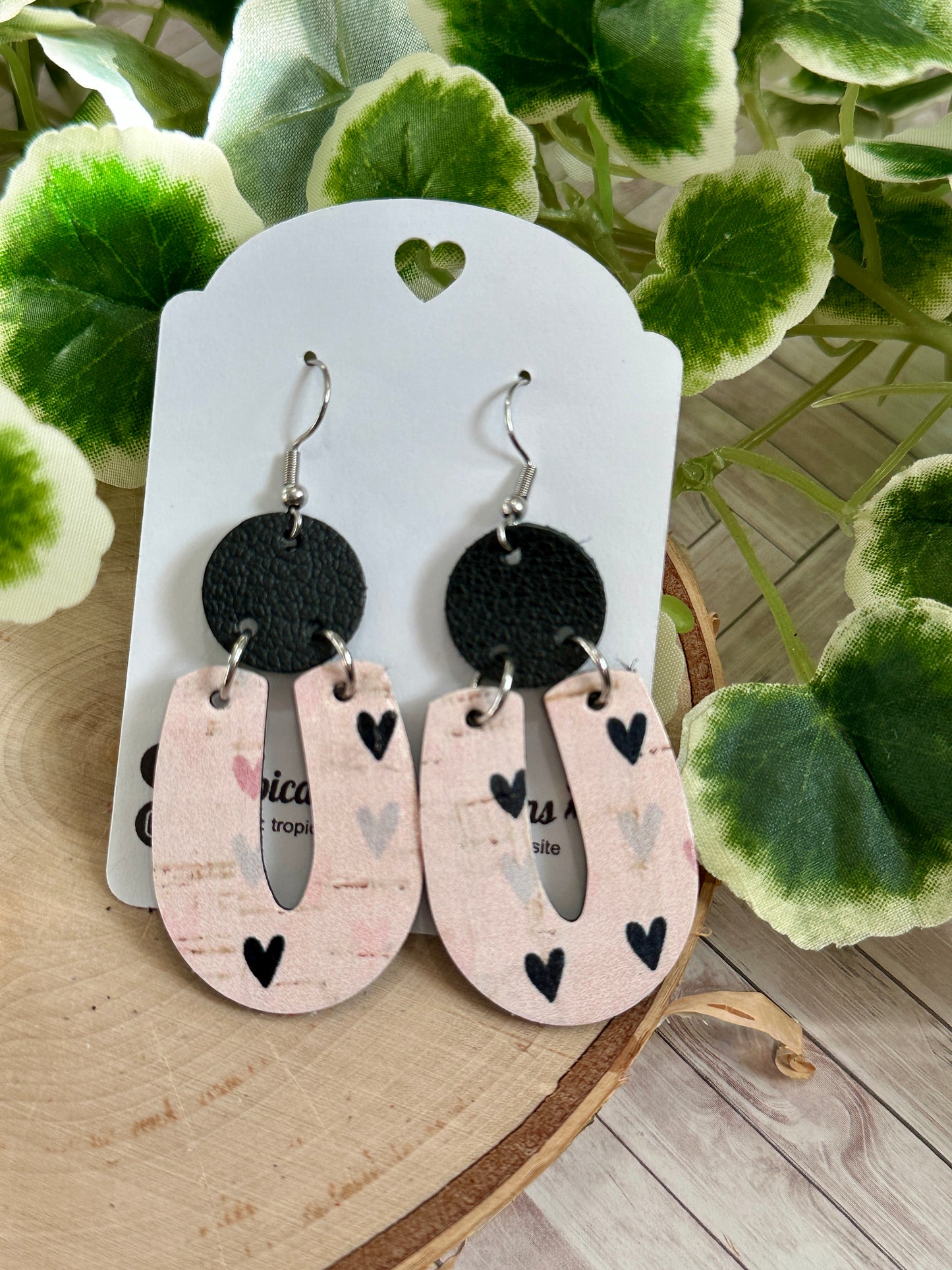 "U" Earrings - Hearts on Pink