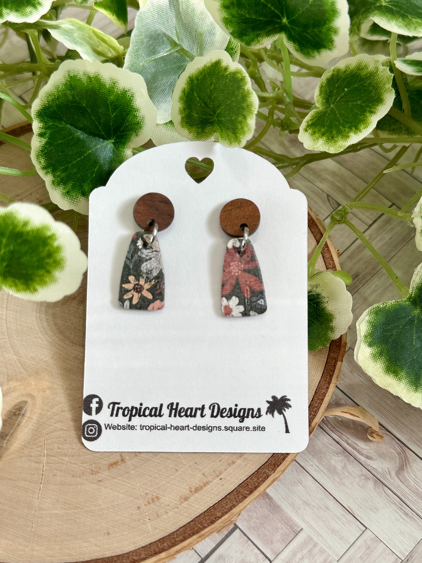 Mini Wedge Earrings - Christmas Poinsettia