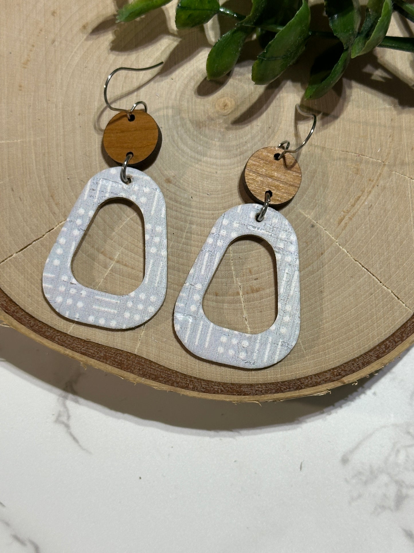 Rounded Triangle Earrings - Grey Dashes