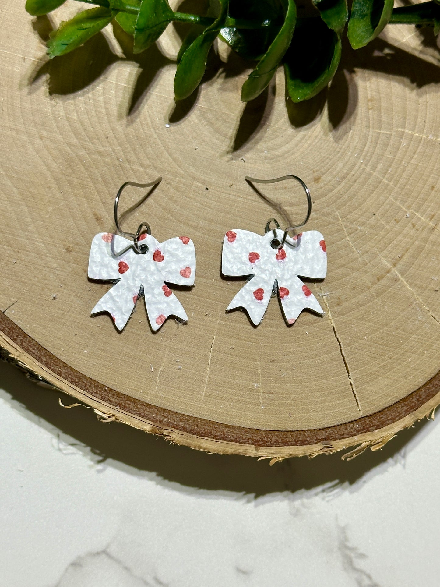 Mini Bow Earrings - Red Hearts