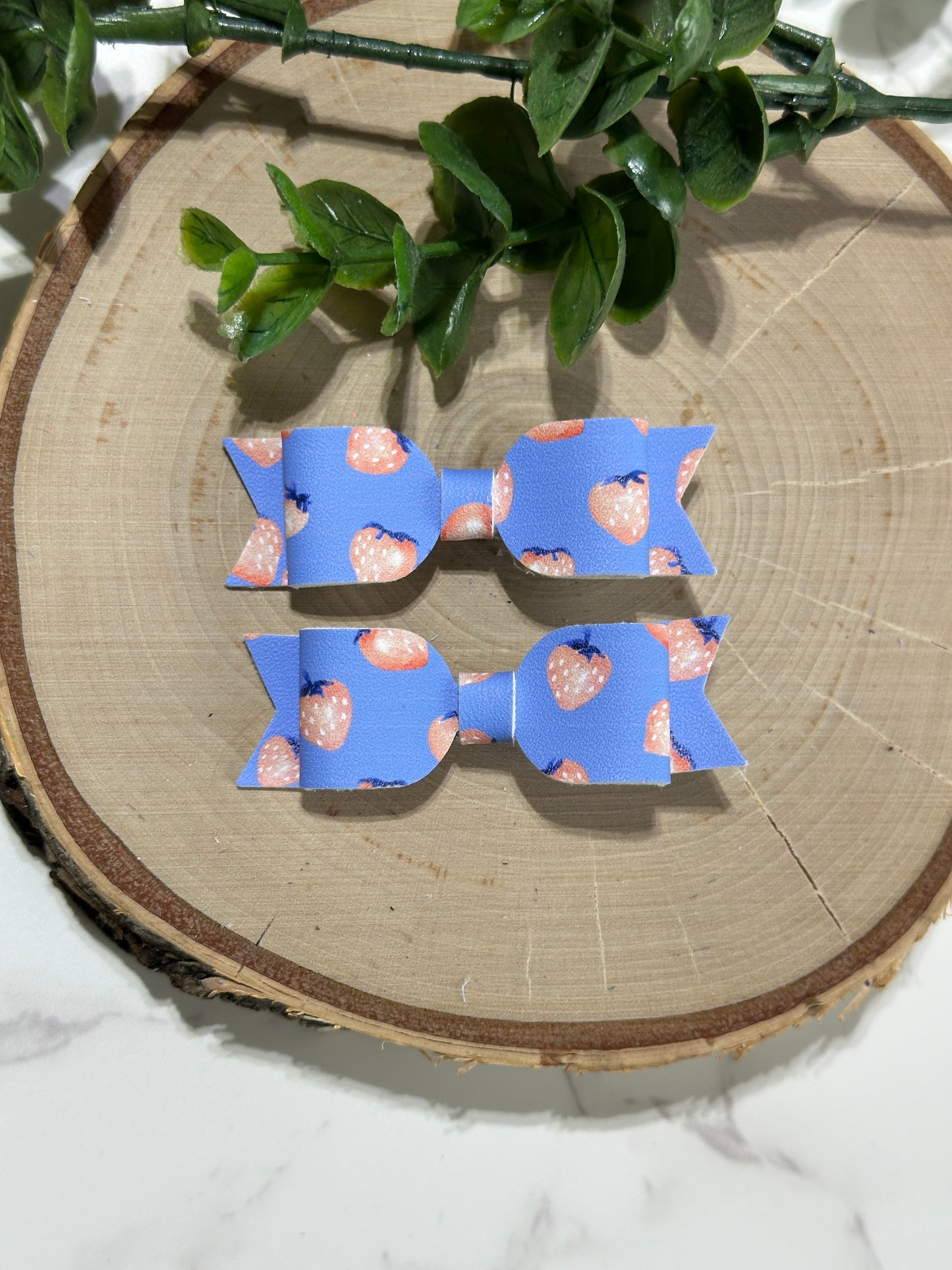 Mini Piggies Hairbow - Strawberries on Blue