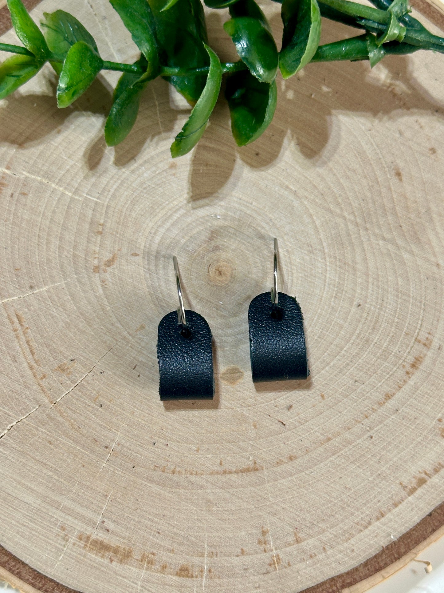 Small Loop Earrings - Black