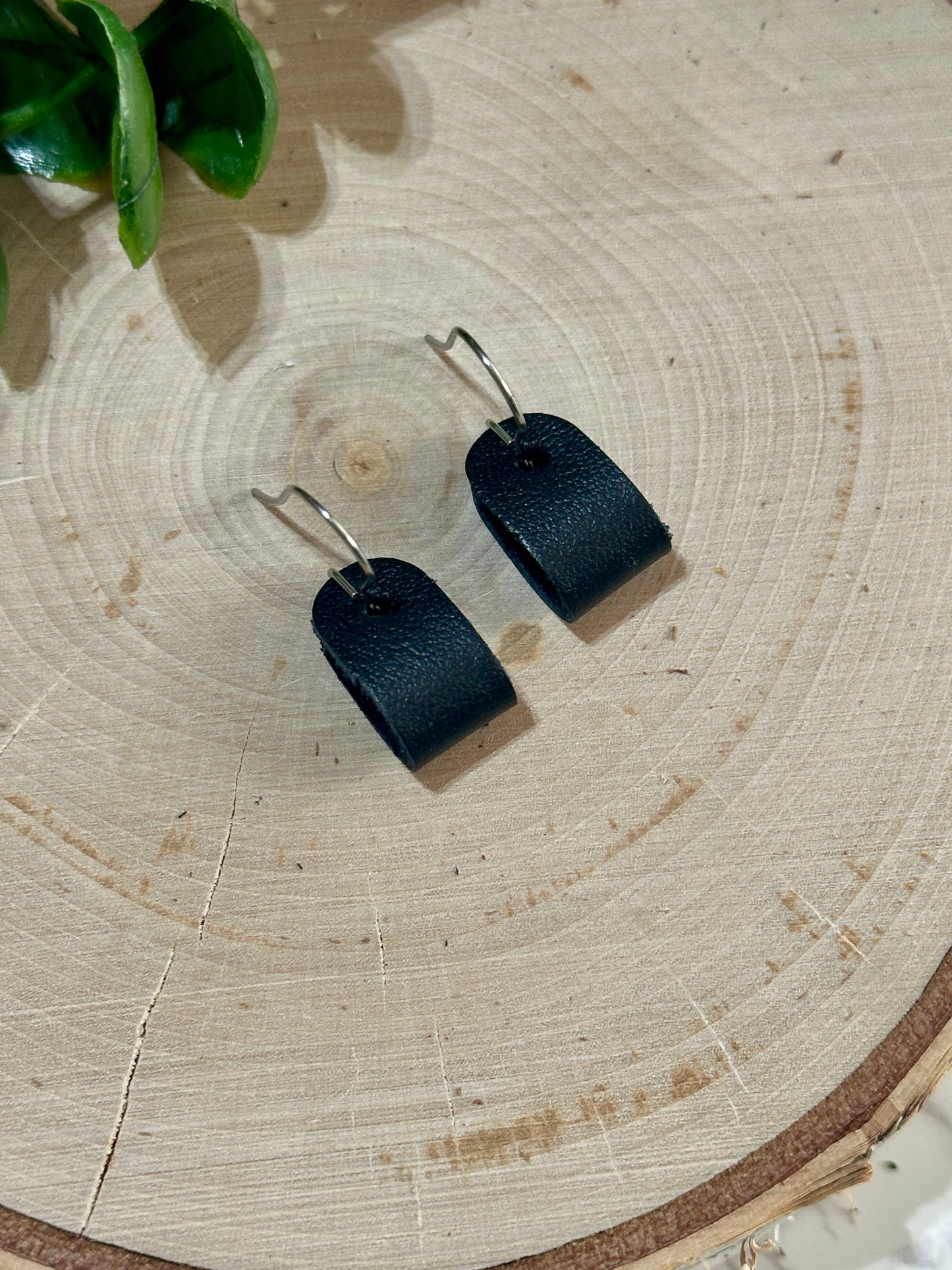 Small Loop Earrings - Black