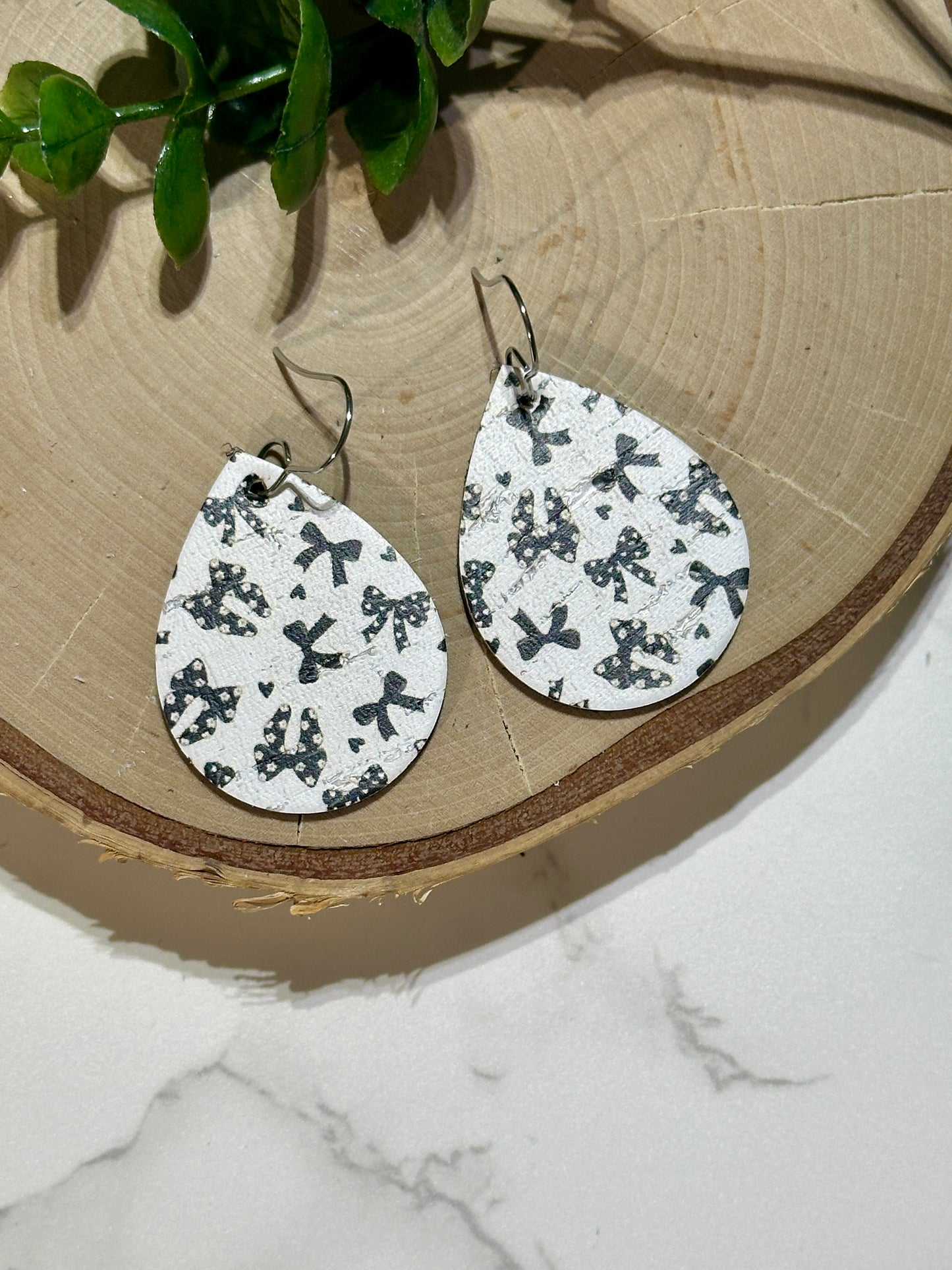 Small Teardrop Earrings - Black/Dots Coquette Bows
