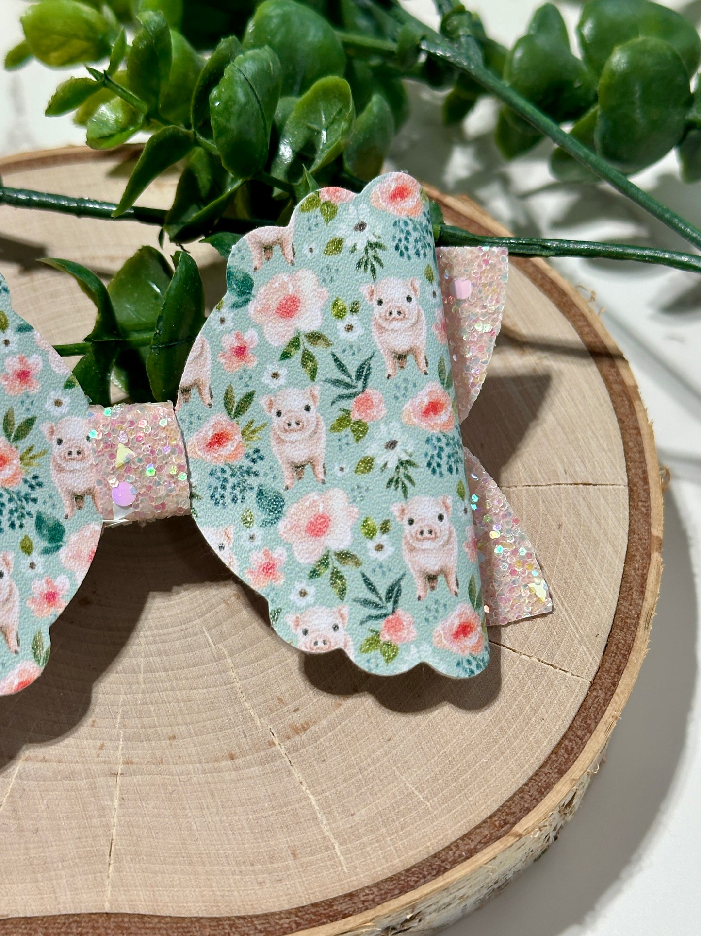 Pigs on Green Floral Hairbow
