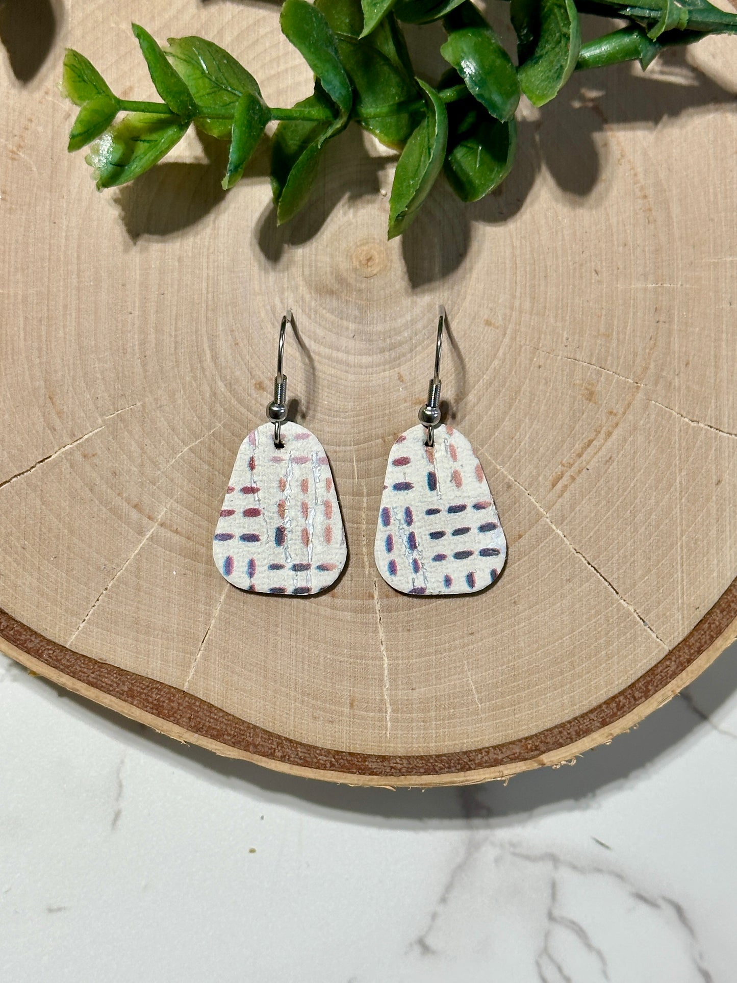 Mini Rounded Triangle Earrings - Geometric Dashes