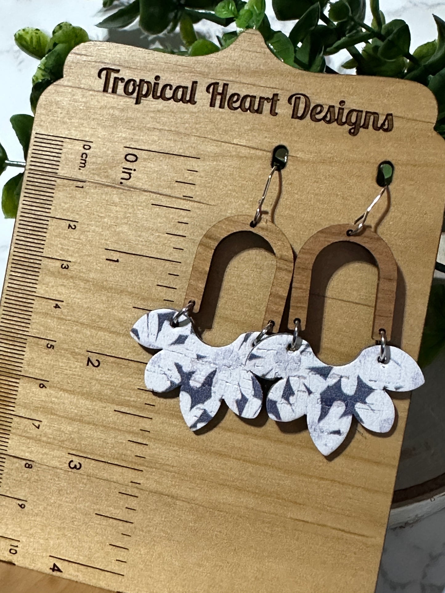 Blue daisy half flower/wooden arch earrings