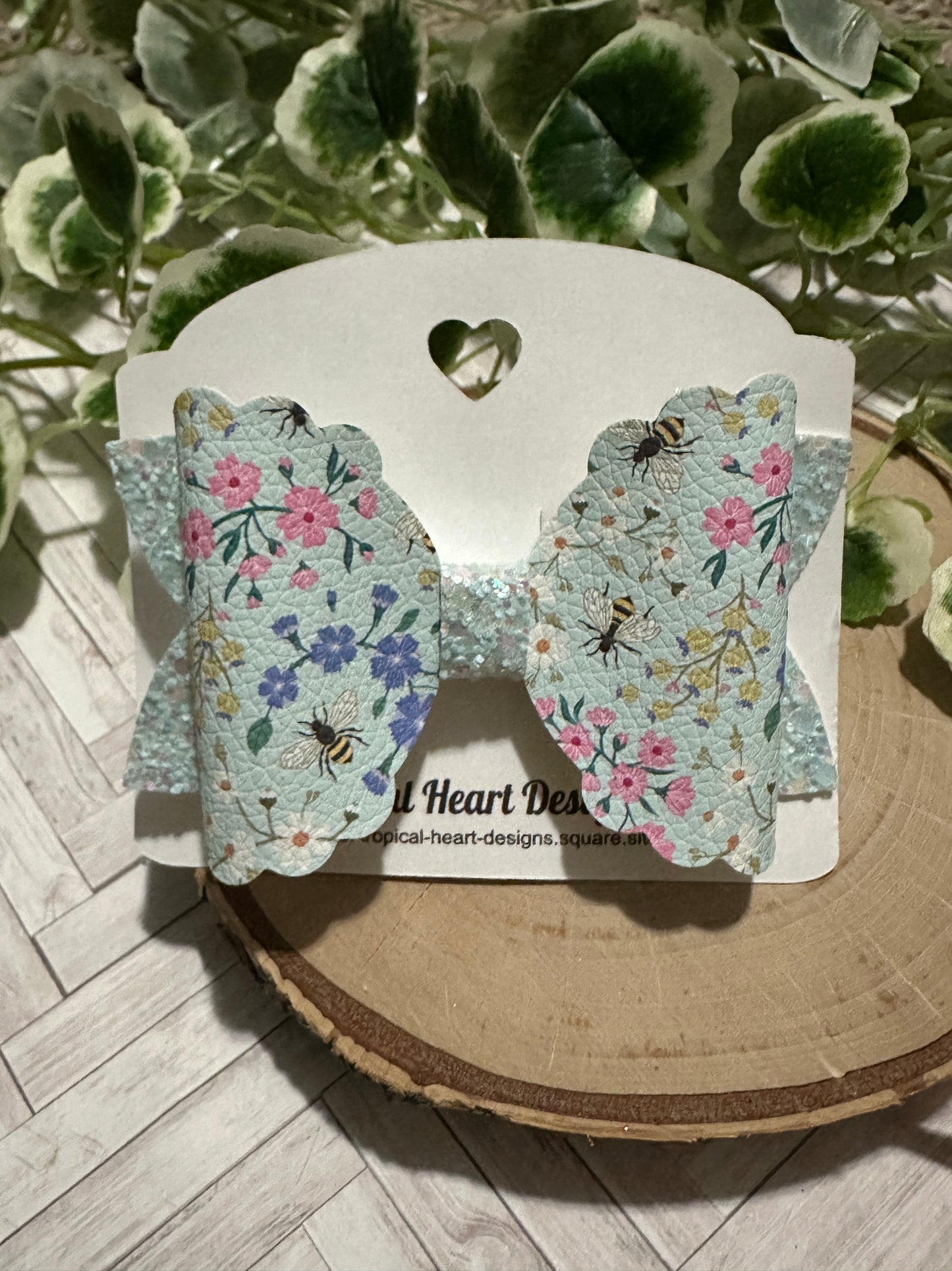 Bee/Flower on Blue Hairbow