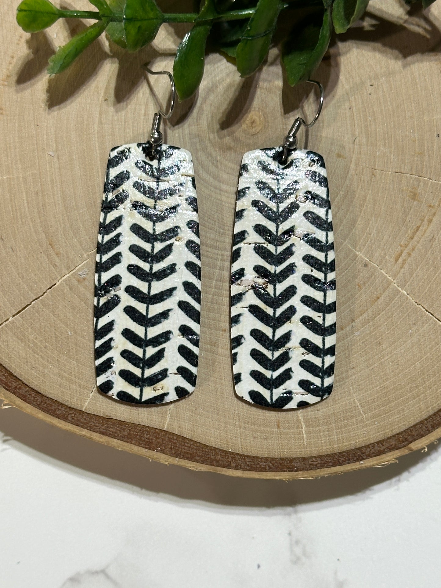 Bar Earrings - Black Arrows