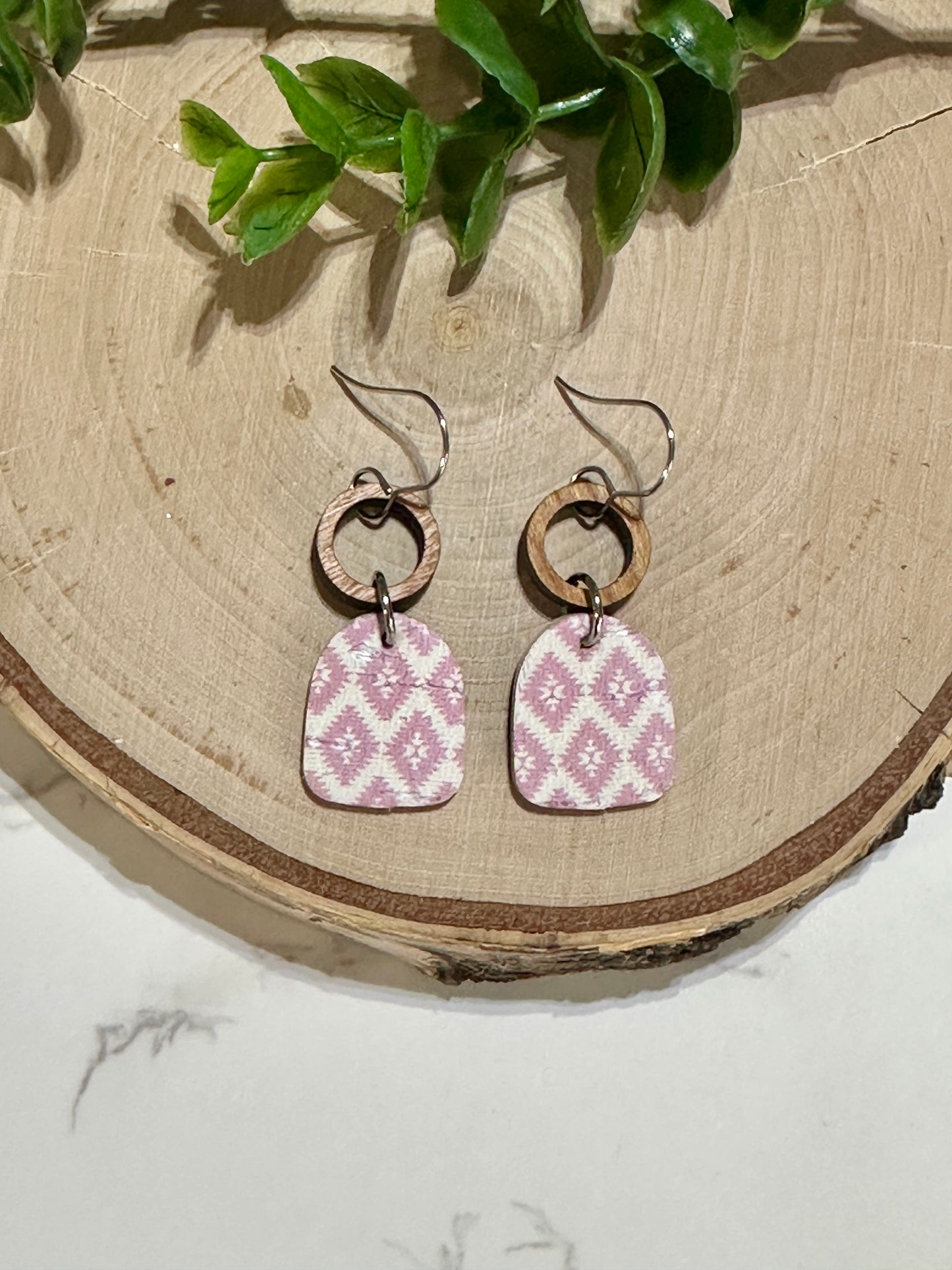 Mini Closed Arch Earrings - Pink Geometric