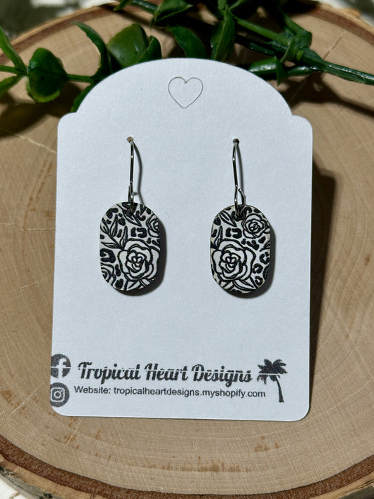 Small Oval Wood Earrings - Black/White Roses