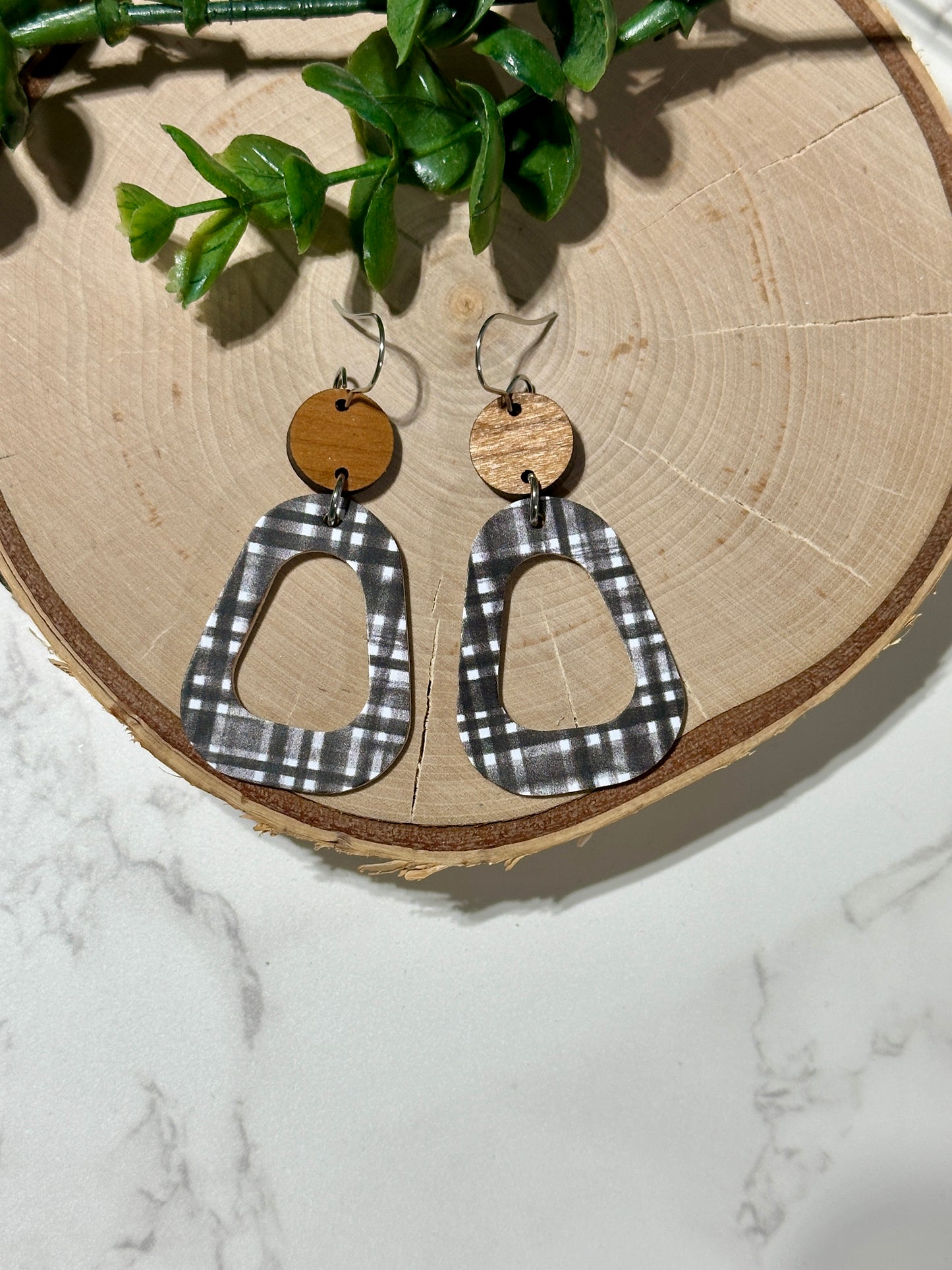Open Rounded Triangle Earrings - Gray Plaid