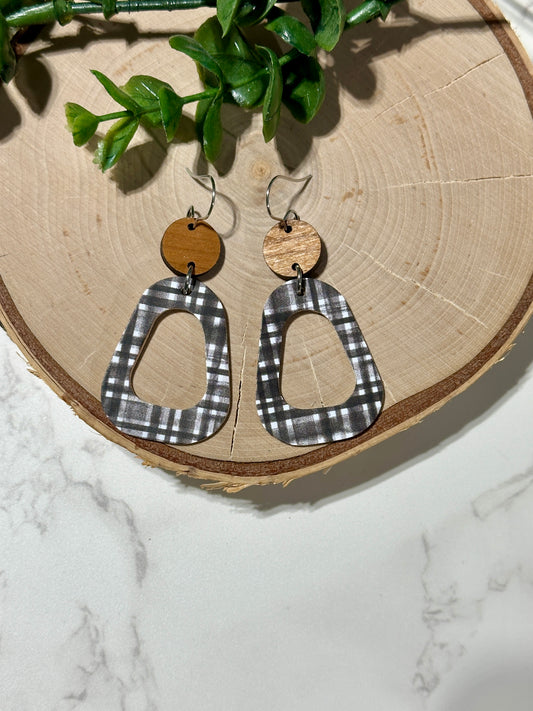 Open Rounded Triangle Earrings - Gray Plaid