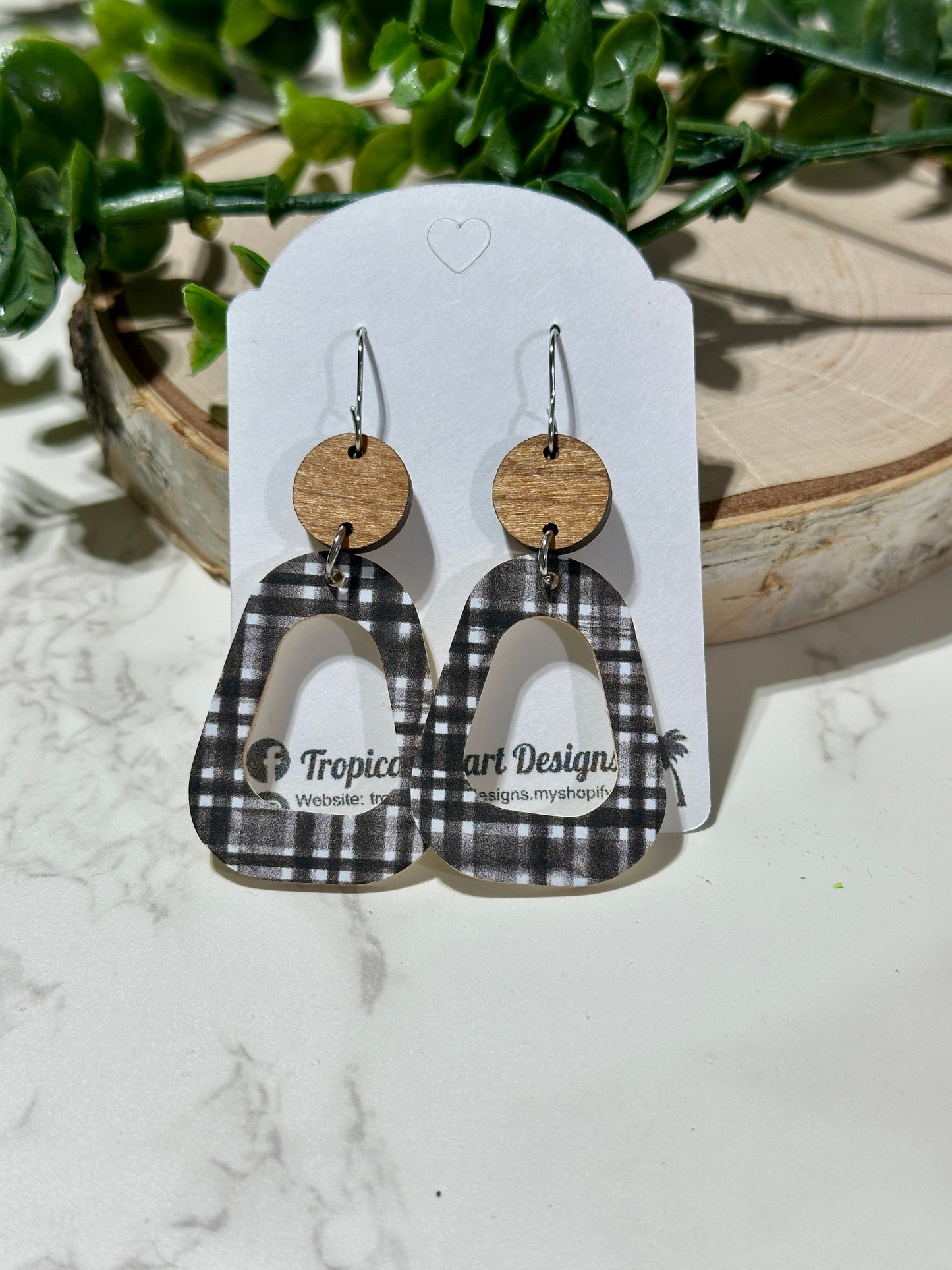 Open Rounded Triangle Earrings - Gray Plaid
