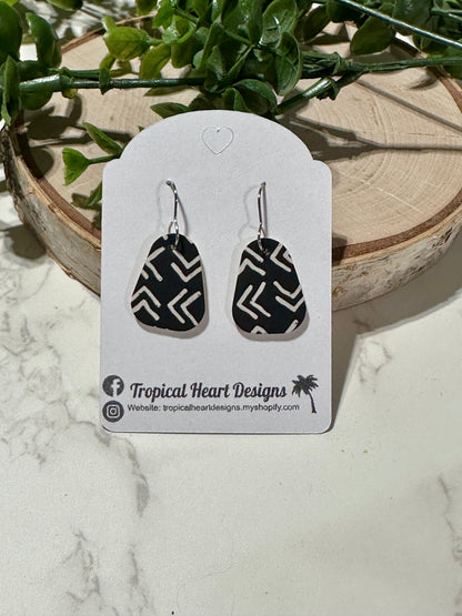 Mini Rounded Triangle Earrings - White Arrows on Black