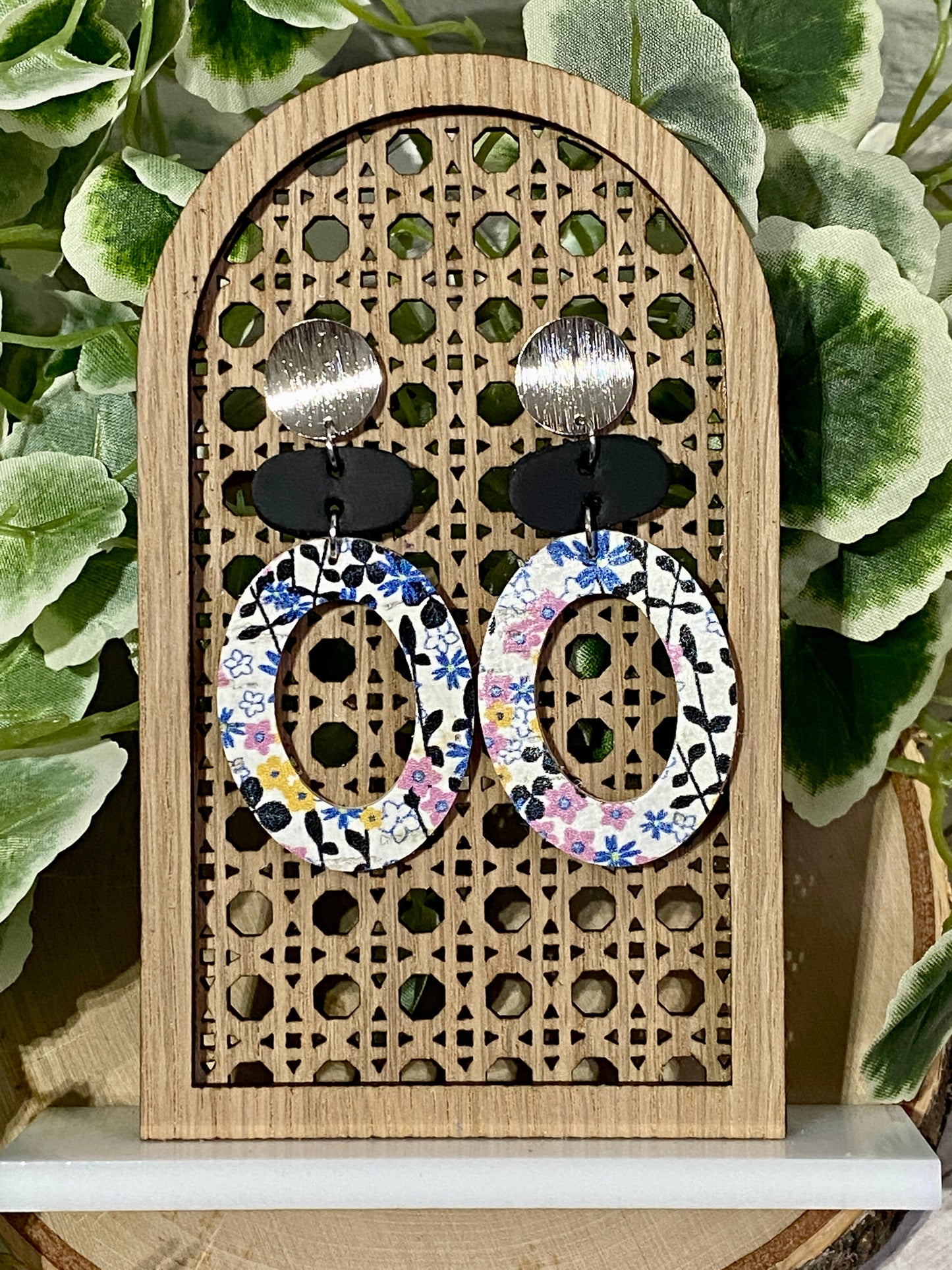 Floral elegant earrings